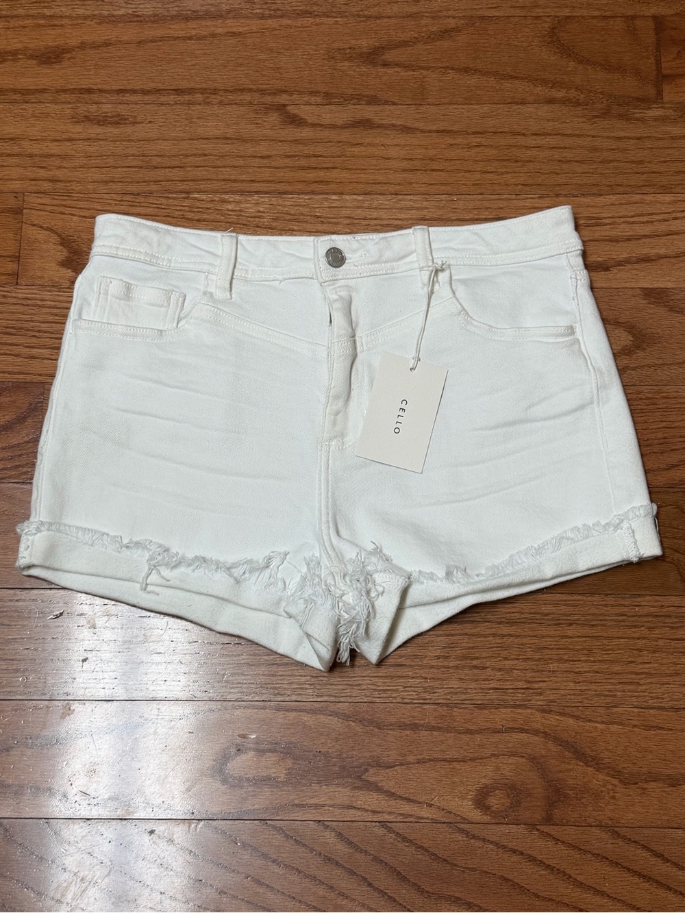 Cello Women’s White Frayed Hem Denim Shorts Size Large NWT